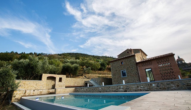 Villa Vento, elegant villa walking distance from CORTONA. Private Pool