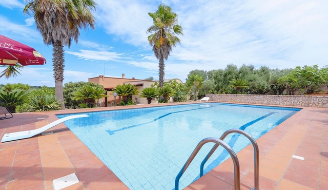 Villa 'Venza with Pool' with Private Pool, Private Garden and Wi-Fi
