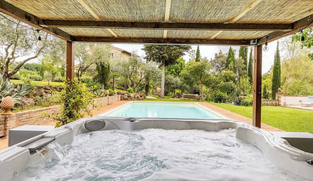 Villa with annex among Vino Nobile vineyards