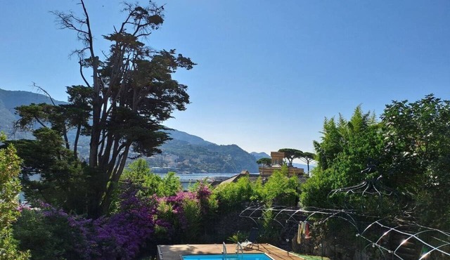 Villa with ocean views, large garden, close to the harbor, downtown, and the beach in Rapallo