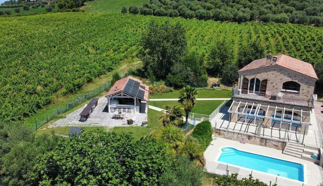 Villa with pool and pizza oven in the Marche hills