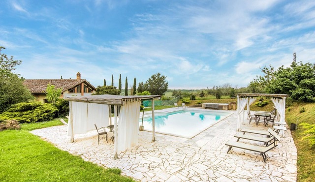 Villa with private pool near Siena and Chianti