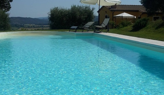 Villa with private pool - exclusive use! Between the lake and the city
