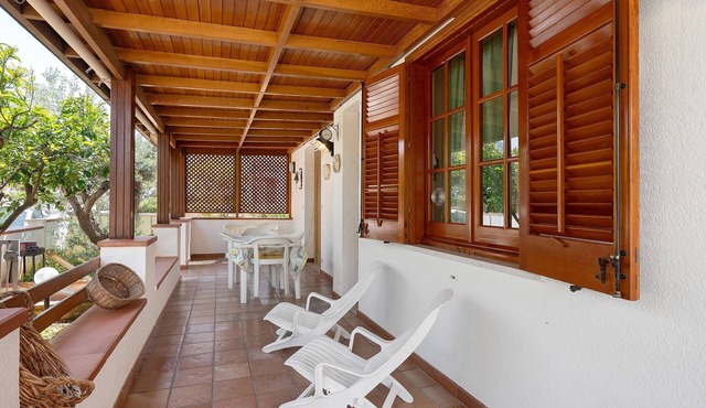 Villetta dell’Ulivo with Private Terrace, Wi-Fi, and Air Conditioning