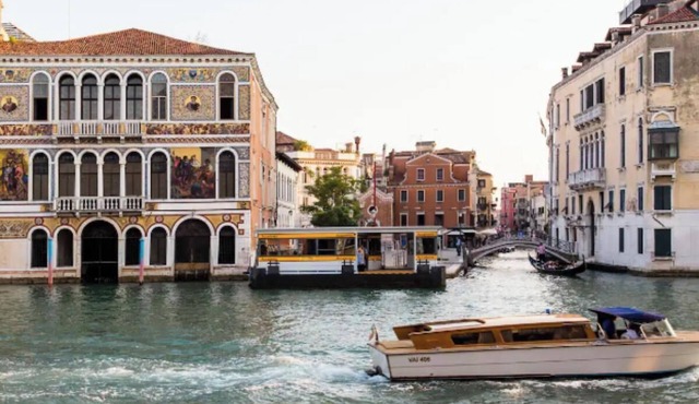 Warm and Inviting Canal-Side Retreat in San Marco, Venice