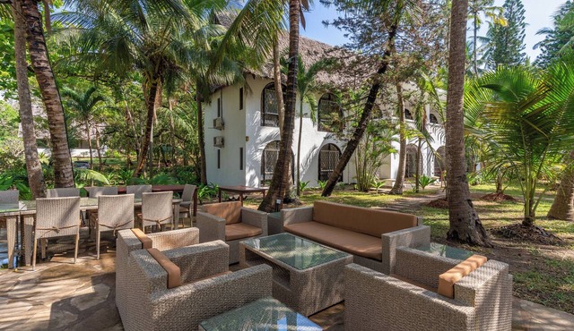 Watano Beach House Spacious 7-bedroom house in awesome Diani perfect for groups in Diani