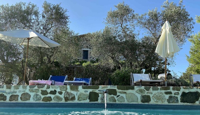 Wonderful private villa for 7 people with WIFI, private pool, TV, veranda and parking