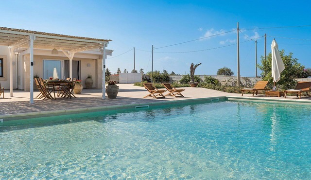 Wonderful private villa for 4 guests with WIFI, private pool, A/C, TV, terrace and panoramic view