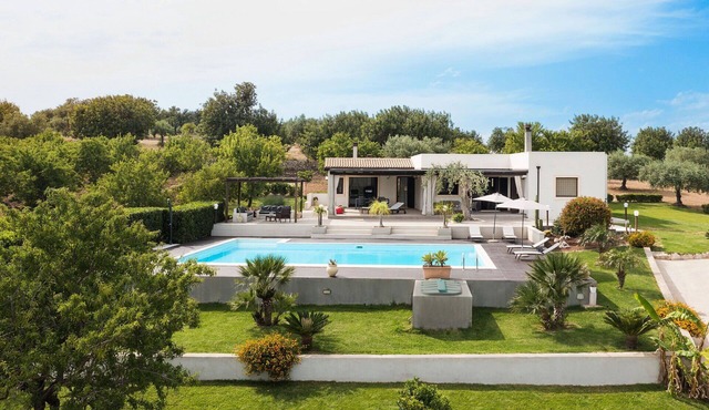 Wonderful private villa for 4 guests with WIFI, A/C, private pool, TV, terrace and panoramic view