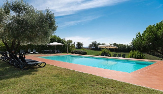 Wonderful villa for 10 guests with WIFI, pool, TV and pets allowed