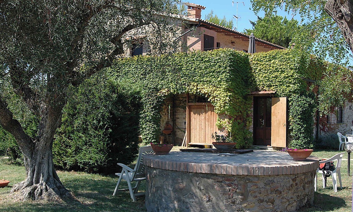 Follonica Apartment | Holiday apartment with pool and sun loungers