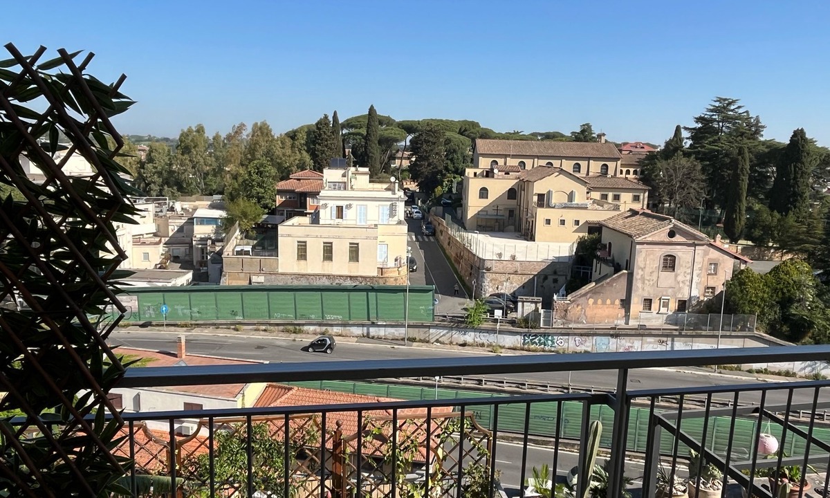 Monteverde Nuovo Apartment | Apartment 'Whitecate - Attico A Roma' with Private Terrace, Wi-Fi and Air Conditioning