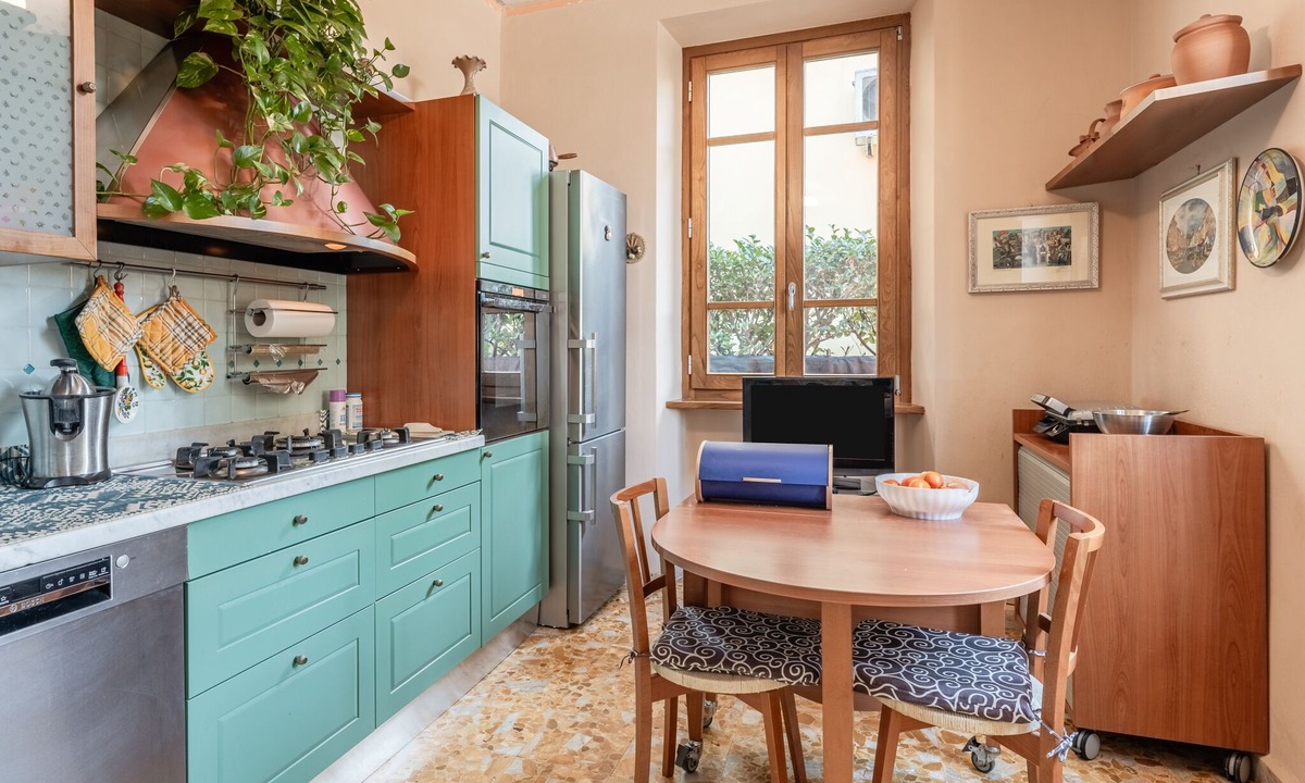 Collodi House | Holiday Home 'Viareggina Con Giardino A Collodi' with Private Garden and Wi-Fi