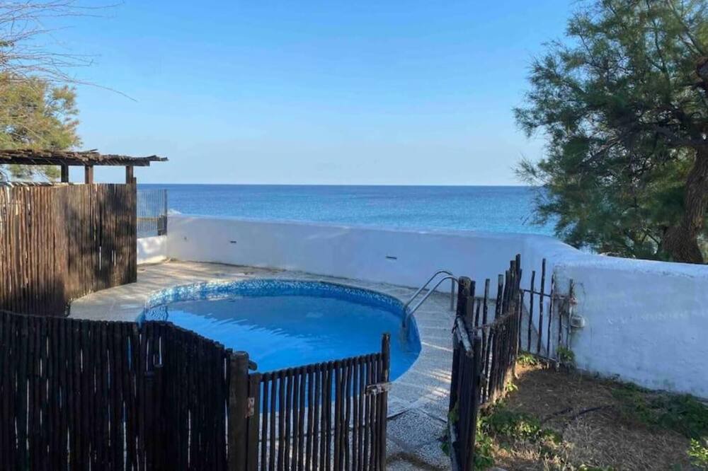 Leporano Marina Villa | Villa 'Salento, Leporano, Briciola D'acqua' with Sea View, Wi-Fi and Air Conditioning