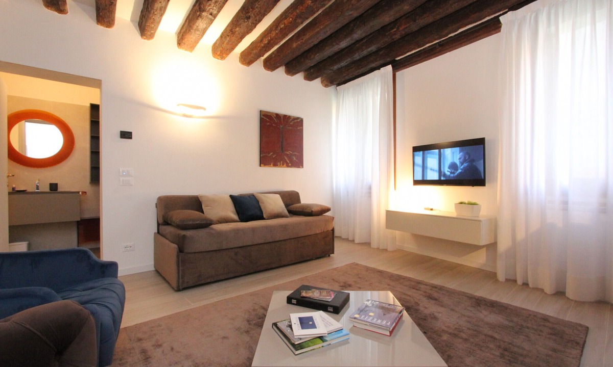 San Polo Apartment | San Polo Canal View, 500m from Rialto´s Bridge