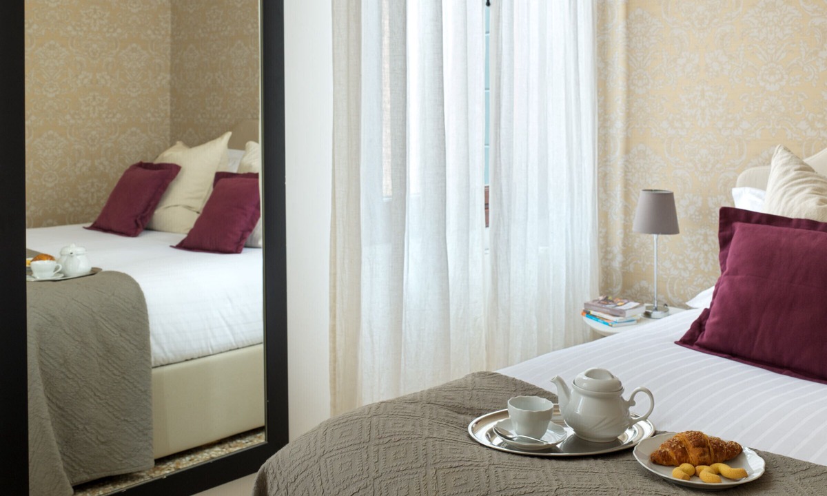 San Marco Apartment | Contemporary apartment with Canal View near San Marco
