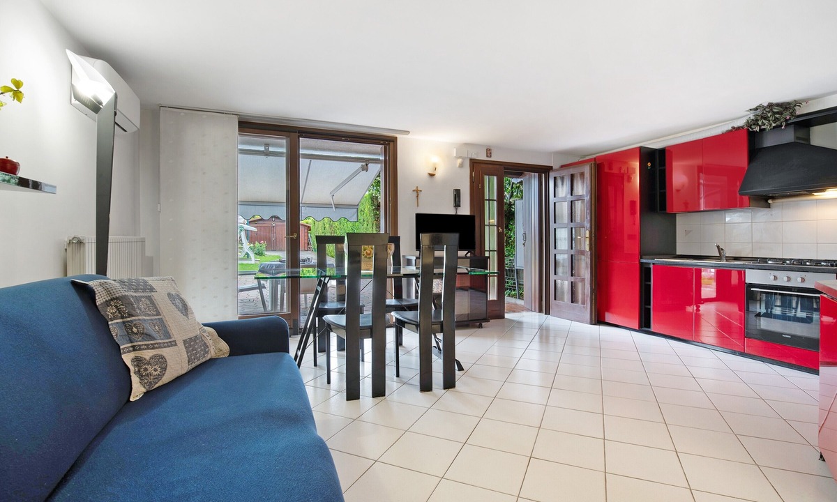 Spinea Apartment | Apartment 'Il Gelsomino' with Shared Terrace, Wi-Fi and Air Conditioning