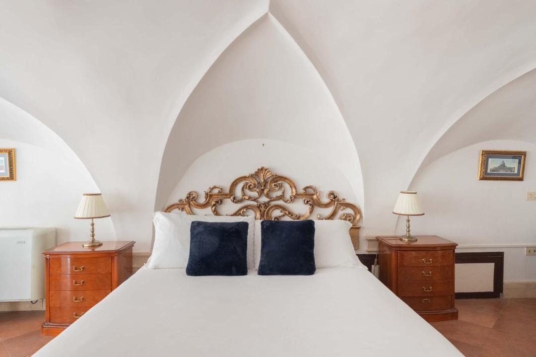 Roman Ghetto Apartment | Beatrix Apartment in Trastevere by Nosdom Properties