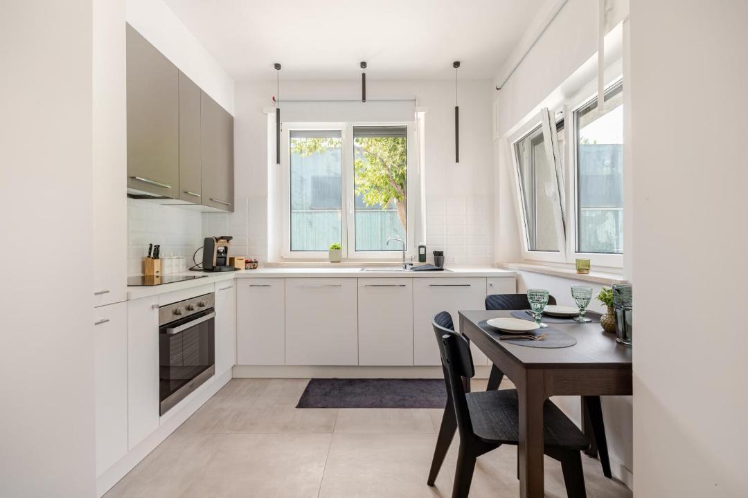 Latina Apartment | IVY - Golden