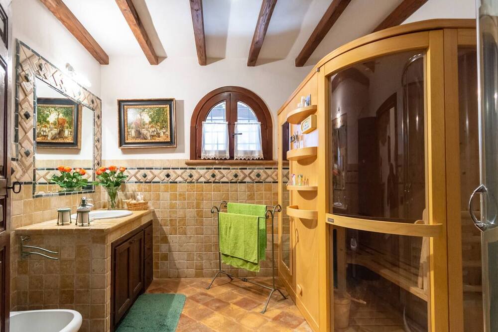 Photo of Bathroom in Capalbio