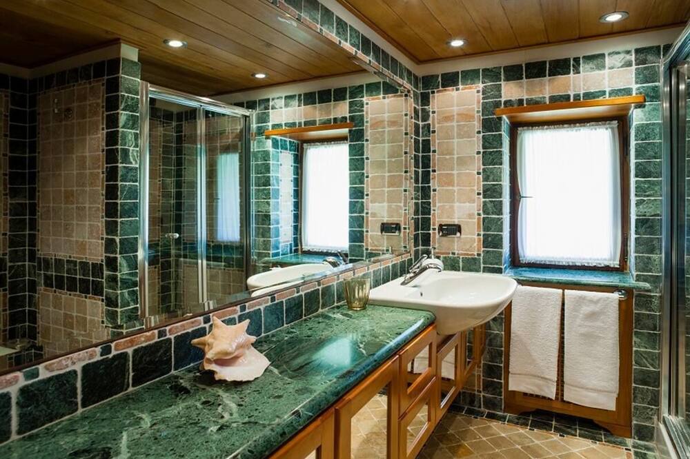 Photo of Bathroom in Ansedonia
