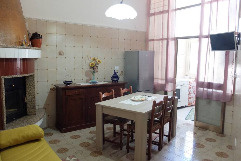 Photo of Livingroom in Copertino