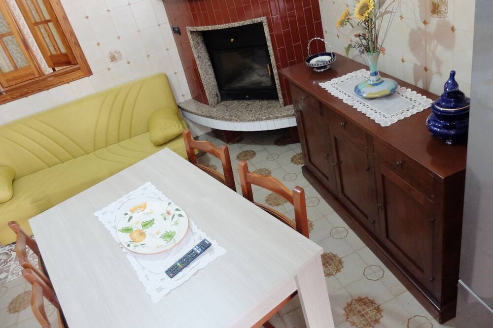 Photo of Livingroom in Copertino