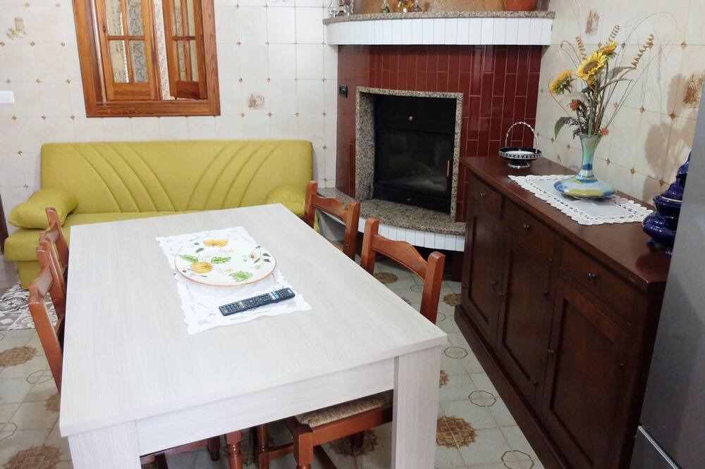 Photo of Livingroom in Copertino