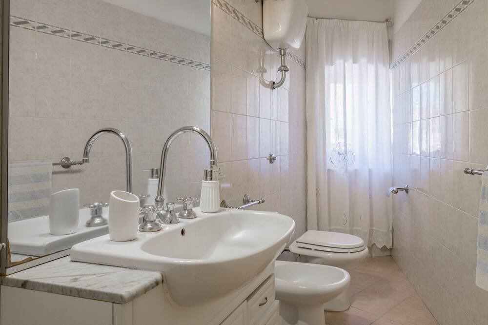 Photo of Bathroom in Montemerano