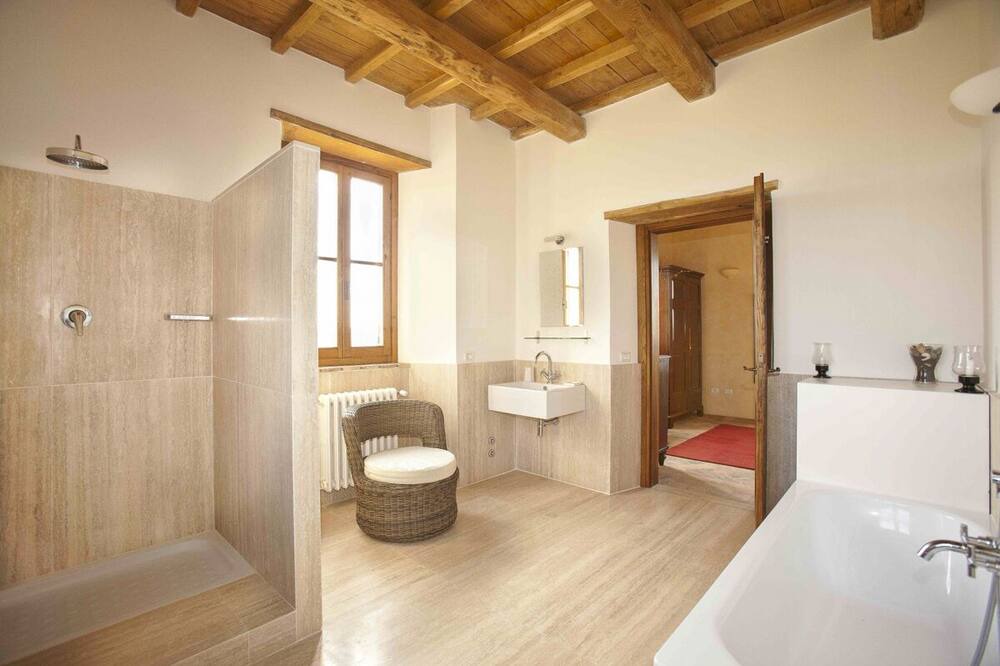 Photo of Bathroom in Grotte di Castro