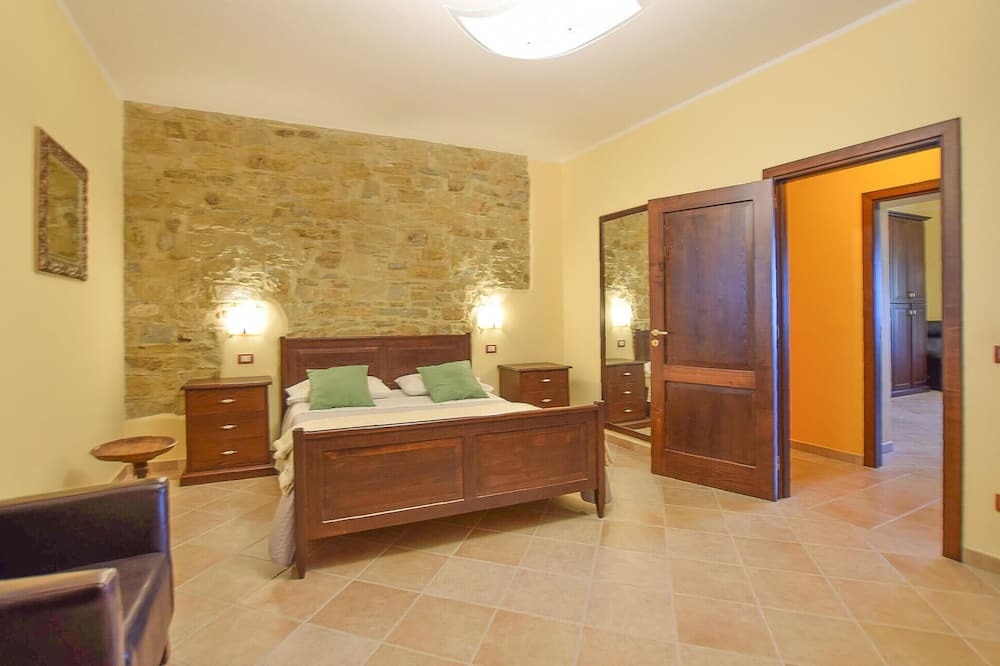 Photo of Bedroom in Laureana Cilento