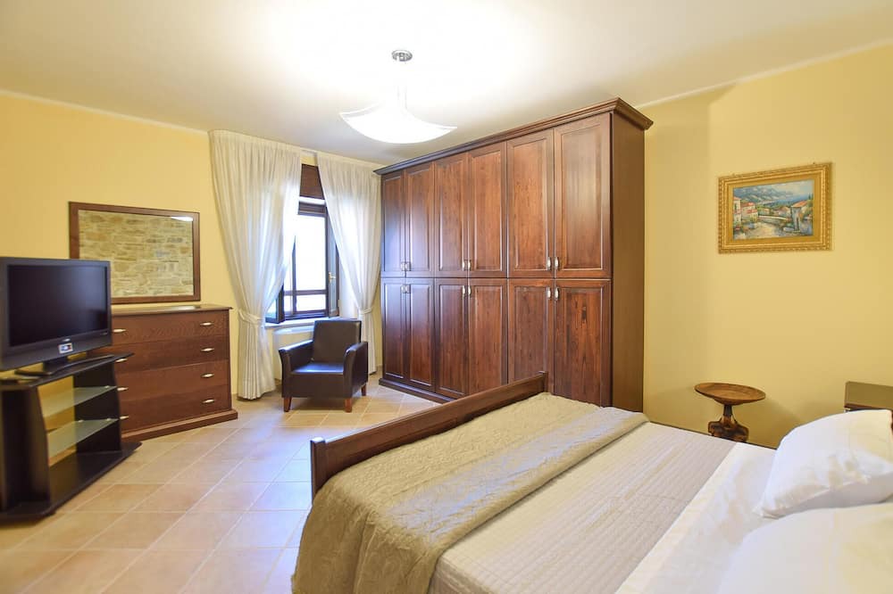Photo of Bedroom in Laureana Cilento