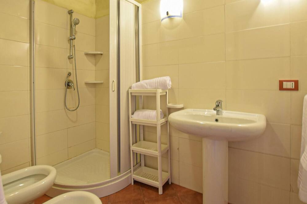 Photo of Bathroom in Laureana Cilento