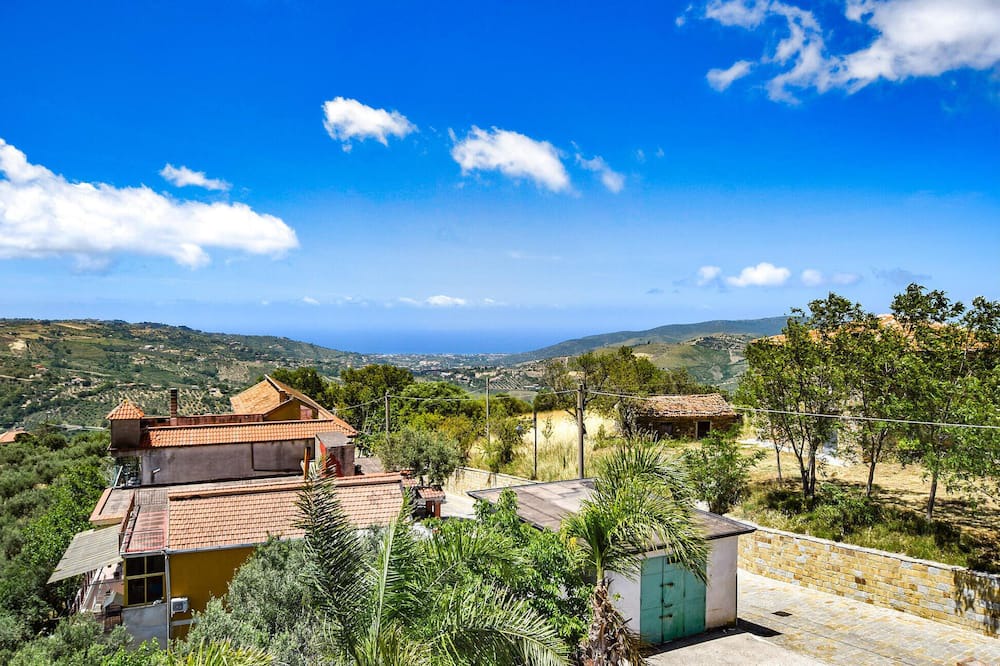 Photo of Bedroom in Laureana Cilento