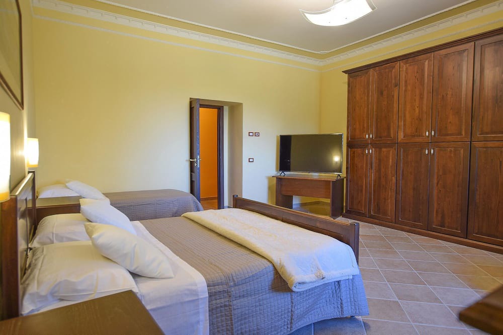 Photo of Bedroom in Laureana Cilento