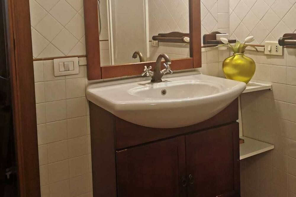 Photo of Bathroom in Quartiere XX Ardeatino