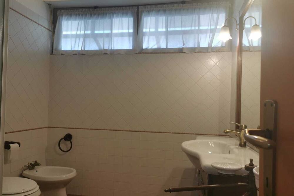 Photo of Bathroom in Quartiere XX Ardeatino