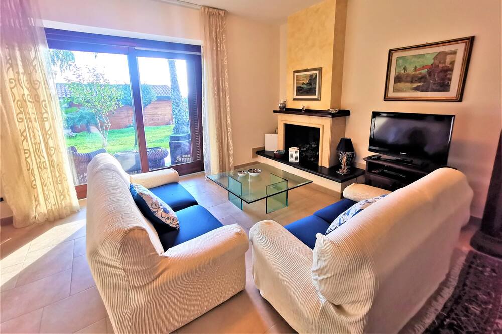Photo of Livingroom in Ogliastro Marina