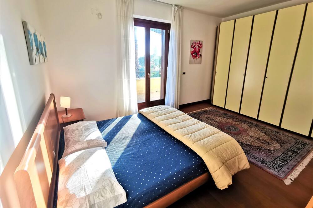 Photo of Bedroom in Ogliastro Marina