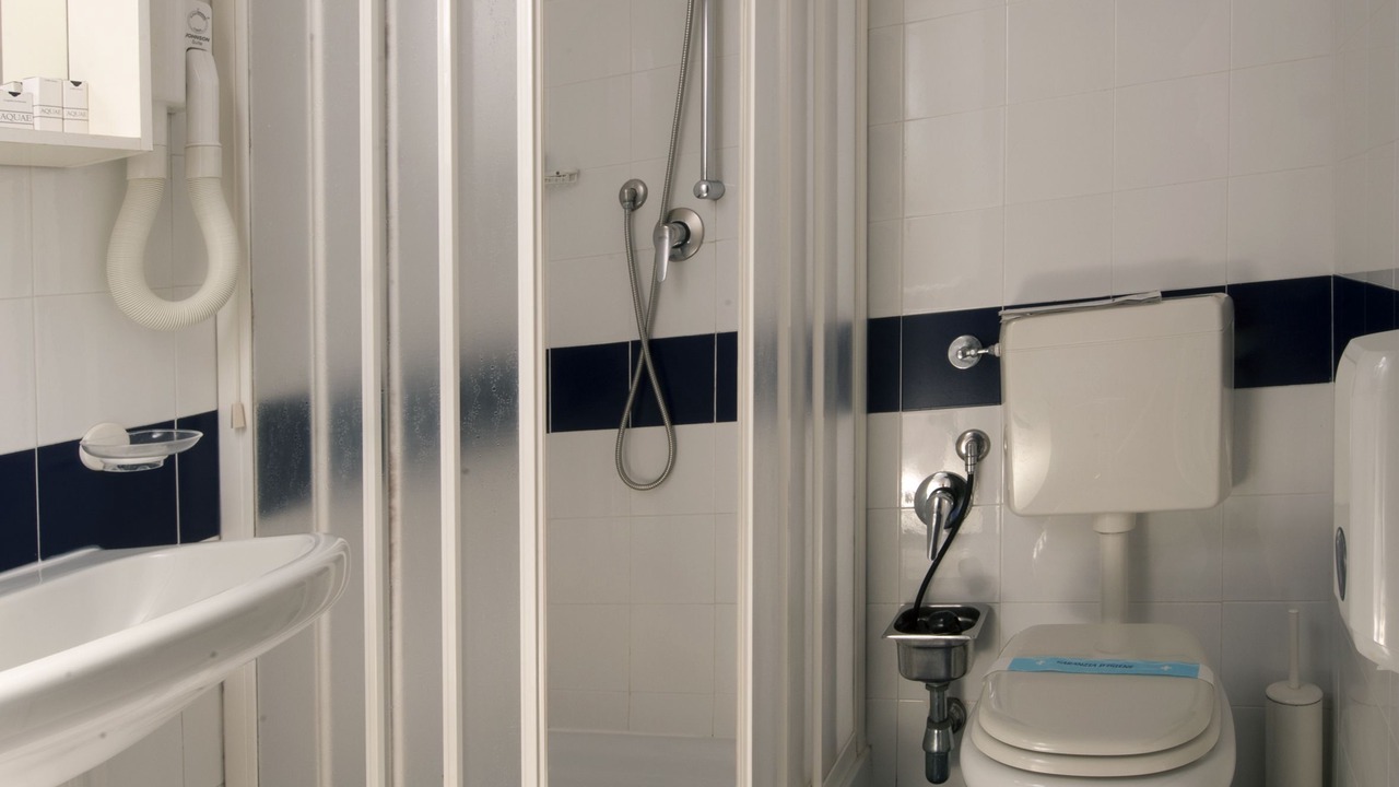 Photo of Bathroom in EUR