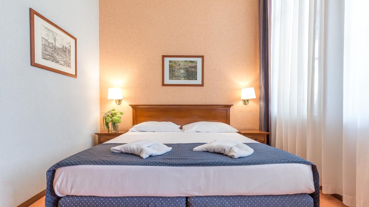 Photo of Bedroom in EUR