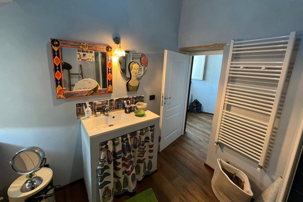 Photo of Bathroom in Farnese