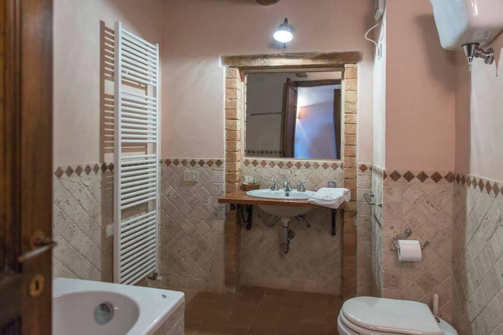 Photo of Bathroom in Compignano
