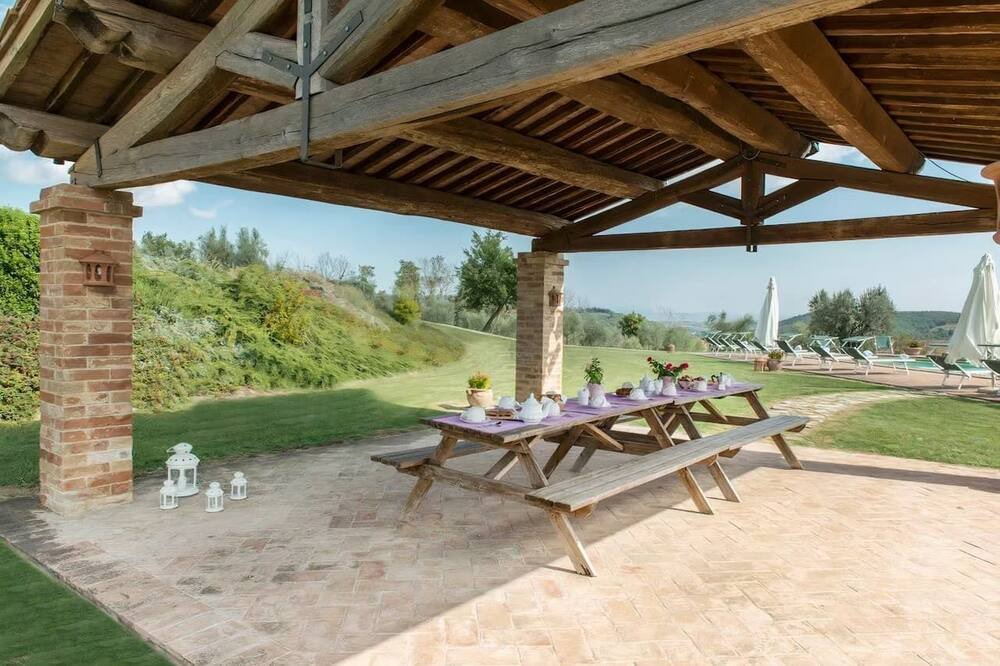 Photo of Patio Balcony in Compignano