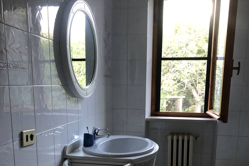Photo of Bathroom in Maenza