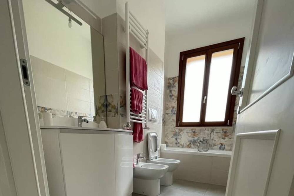 Photo of Bathroom in Zona XIX Casal Morena