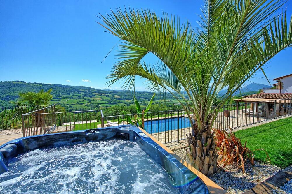 Photo of Outdoor in Montone