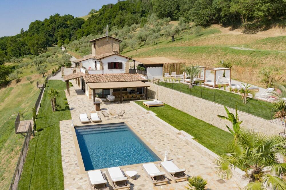 Photo of Outdoor in Montone