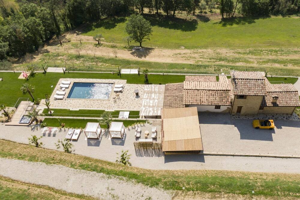 Photo of Outdoor in Montone