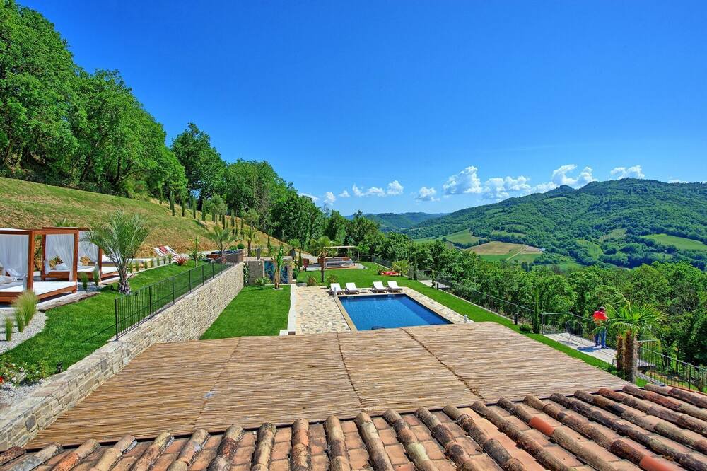 Photo of Outdoor in Montone